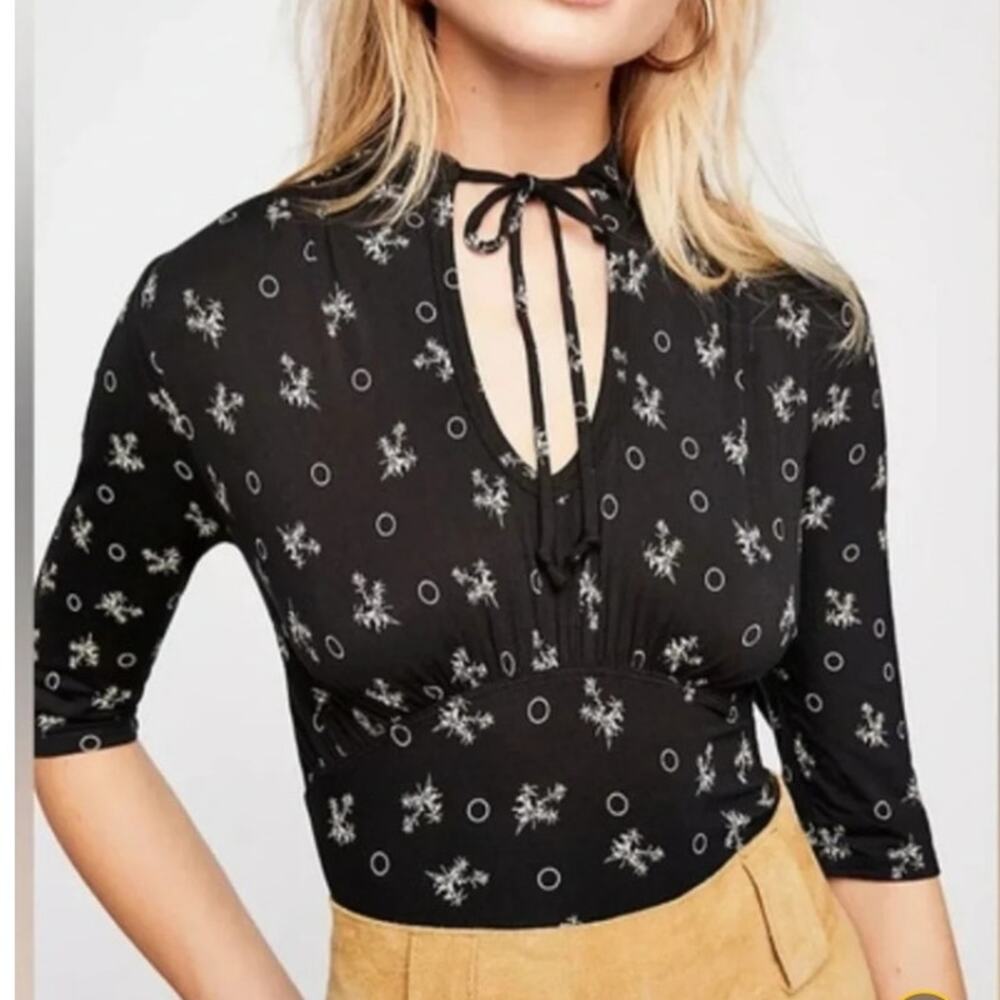 Free People soraya keyhole front tie 3/4th sleeve blouse whimsygoth corporate